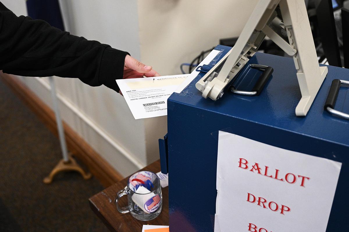 Group refiles corporate political spending ban days after court setback